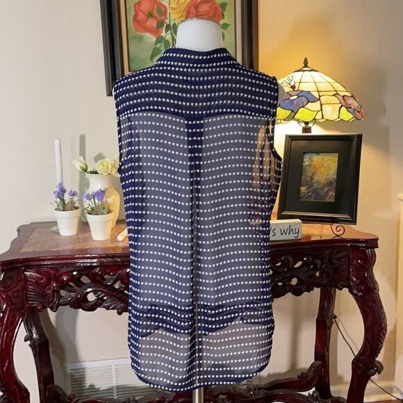 Liz Claiborne Sheer sleeveless top - Picture 4 of 5